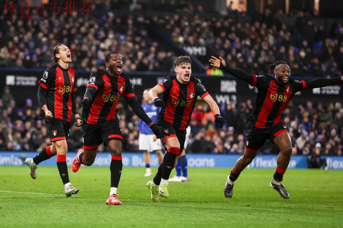 曼联4比4伯恩茅斯，定位球防守中B费与拉门斯配合关键